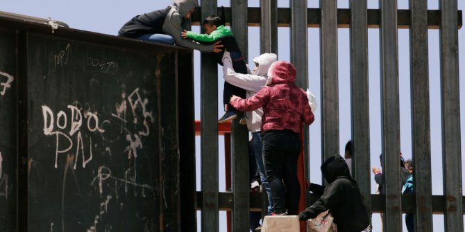 ABD'den Meksikalı göçmen kararı