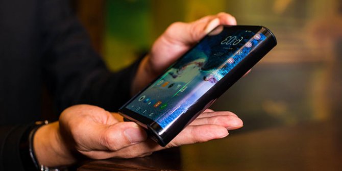 Samsung'un katlanabilir telefonla imtihanı