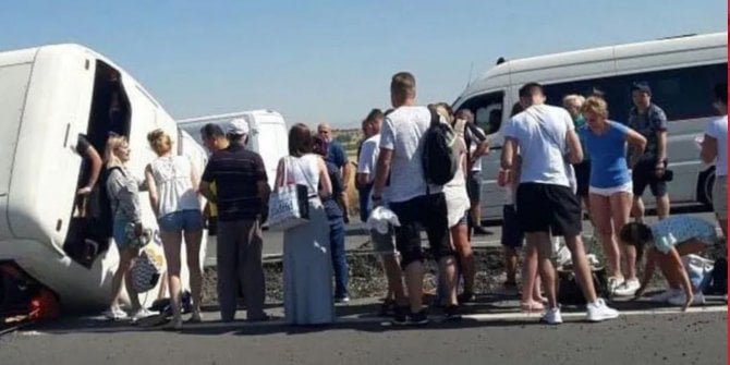 Denizli'de, turistlerin tur otobüsü devrildi: 4 yaralı