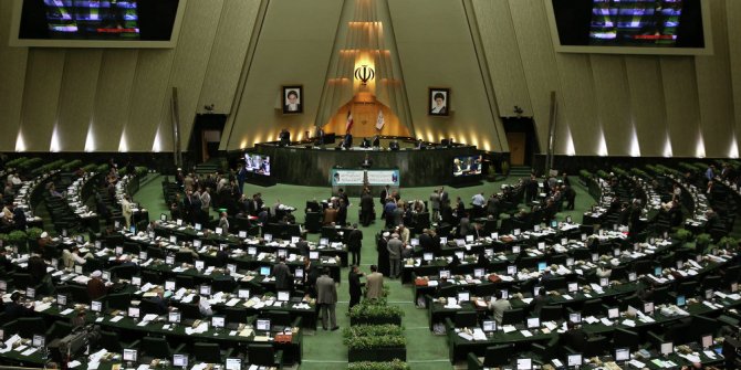 İran'da reformistler seçimleri boykot edebilir