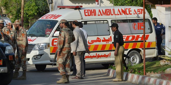 Pakistan'da intihar saldırsı