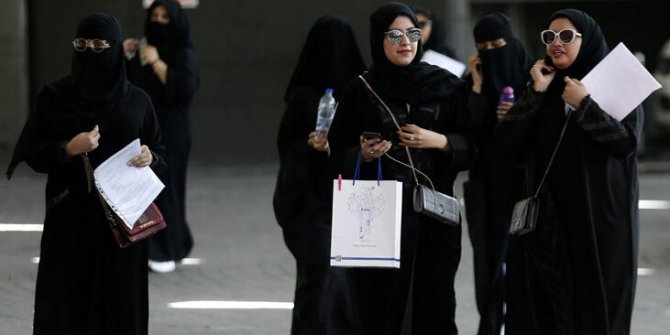 Suudi kadınlara yalnız seyahat izni