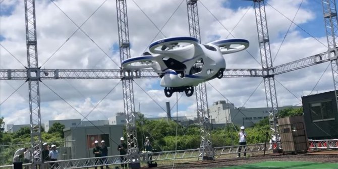 Japonya'da uçan otomobil prototipi deneme uçuşu yaptı