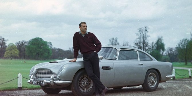 Bond'un Aston Martin'i 6.4 milyon dolara satıldı