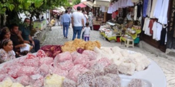 Safranbolu'da dükkan önünde lokum ikramına yasak