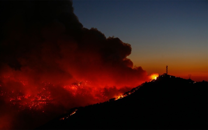 Karabağlar'da, yangın kontrol altına alınamadı!