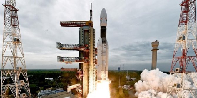Hindistan'ın uzay aracı Ay'ın yörüngesinde
