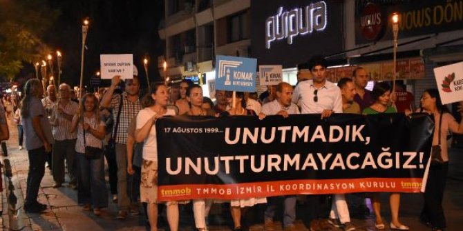 İzmir'de 17 Ağustos yürüyüşü
