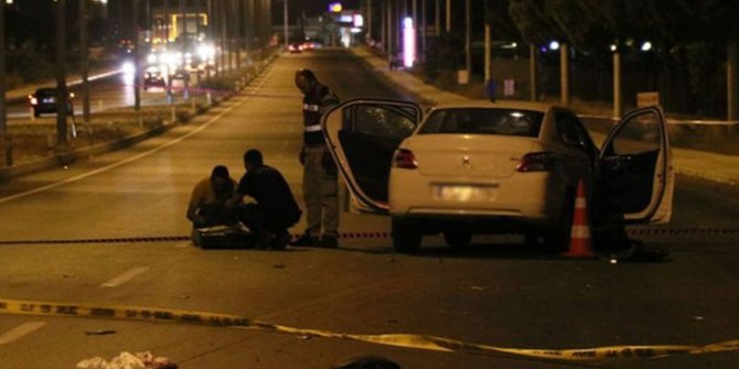 İzmir’de otomobil motosiklete çarptı: 2 ölü