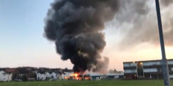 İskoçya’da okulda korkutan yangın