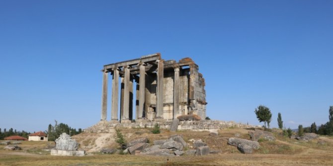 Zeus TapınağI yakınlarında anıt mezar bulundu