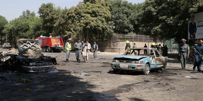 Afganistan'da stadyuma bombalı saldırı