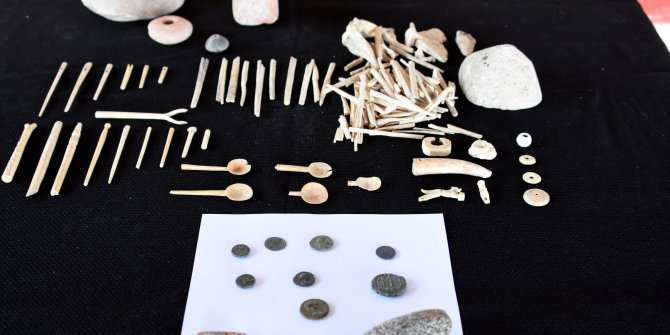 Assos'ta 7 bin yıllık granit taş balta bulundu