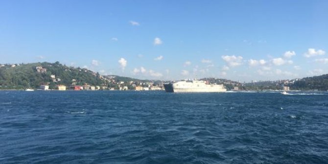 ABD askeri gemisi Boğaz'dan geçti