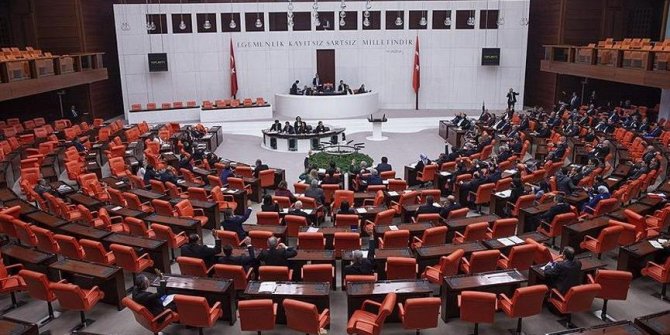 AKP yargı paketi taslak metnini MHP'ye sundu