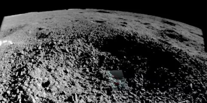 Çin, Ay'daki ilginç cisimlerin fotoğrafını paylaştı