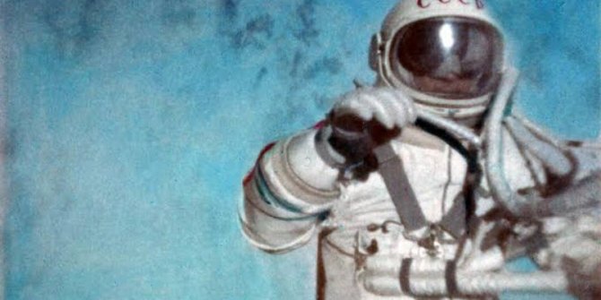 Uzayda yürüyen ilk insan hayatını kaybetti