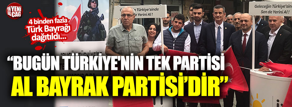 Sakarya'da 4 binden fazla Türk bayrağı dağıtıldı