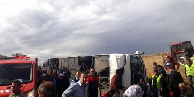 Turistleri taşıyan otobüs devrildi
