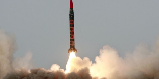 Hindistan'dan Pakistan da nükleer kapasiteli füzesini test etti