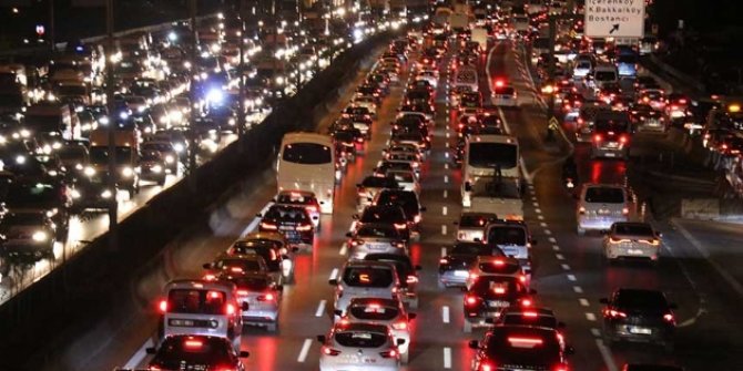 İstanbul'da cuma trafiği çilesi!