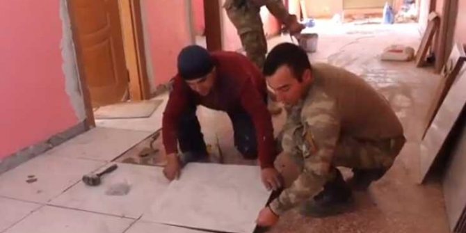 Teröristlerin tahrip ettiği okulu Mehmetçik onardı