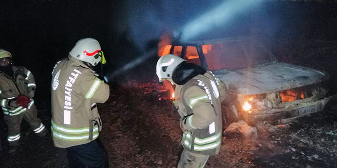 İstanbul'da ormanlık alanda araç yangını