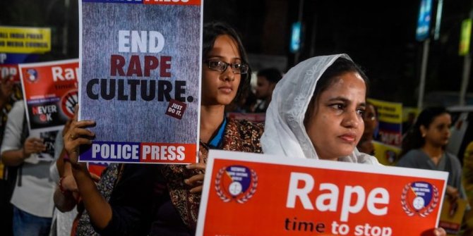 Tecavüz mağduru, duruşma öncesi yakıldı