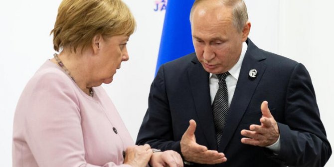 Putin ile Merkel'den Libya görüşmesi