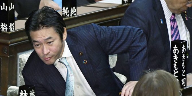 Japonya'da bakan yardımcısı gözaltına alındı