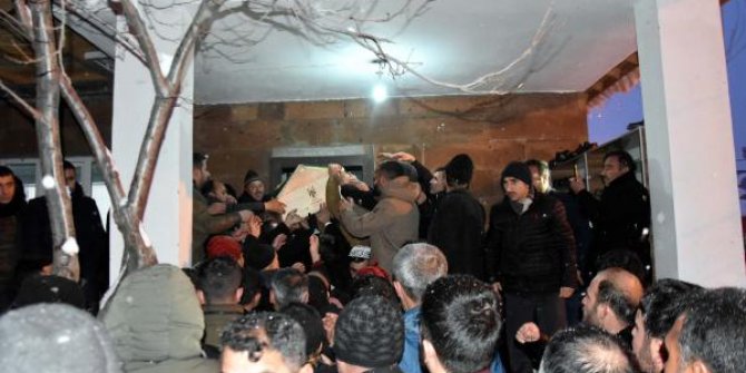 Nakşibendi şeyhinin cenazesinde vali ve AKP’li vekil de yer aldı