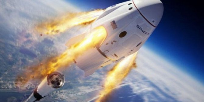 SpaceX'in acil durum testi: Astronot kapsülü okyanusa indi