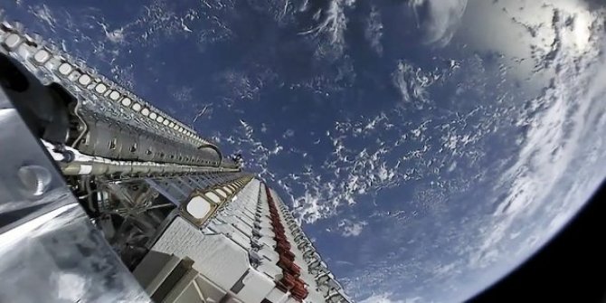 SpaceX, 60 uydu daha uzaya fırlatıldı