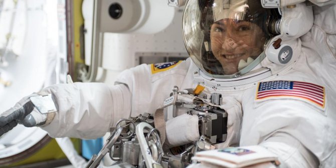 Uzayda 328 gün kalan kadın astronot rekor kırdı!