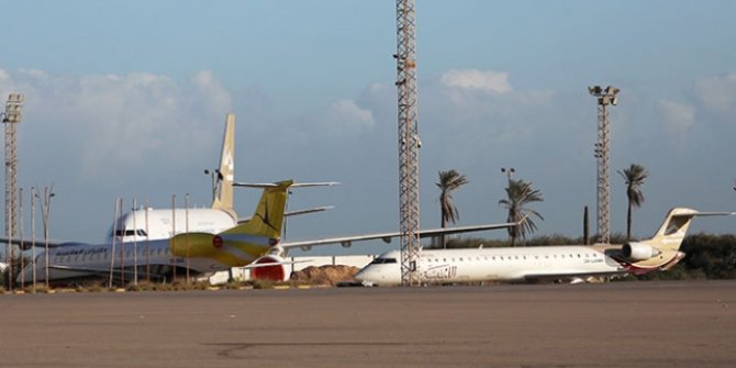 Hafter, Mitiga Havalimanı'nı vurdu