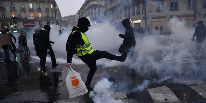 Fransa'daki eylemlere 32 gözaltı