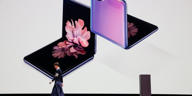 Samsung katlanabilir telefonunu tanıttı!