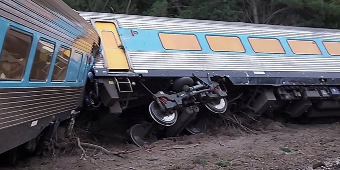 Avustralya'da tren kazası: 2 ölü