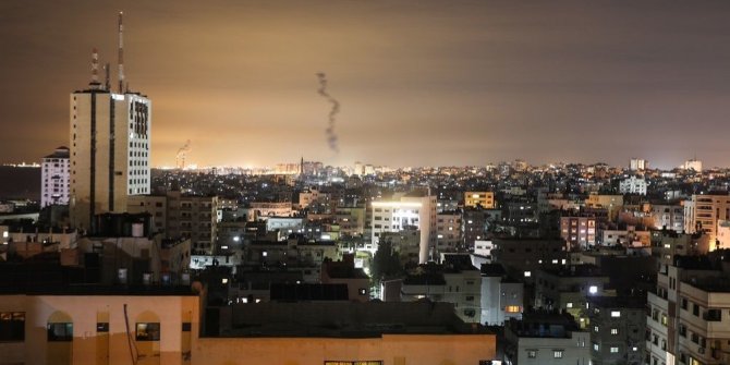 Gazze'den İsrail'e 20 roket fırlatıldı