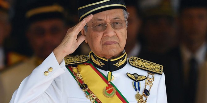 Malezya Başbakanı istifa etti