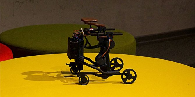 Kas hastası çocuklar için 'mobil yürüme robotu'