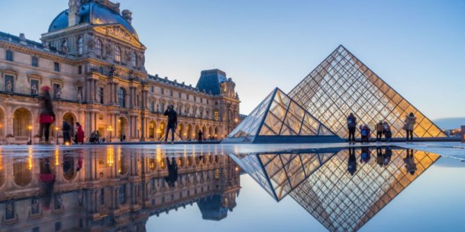 Louvre Müzesi corona virüs nedeniyle kapılarını kapattı