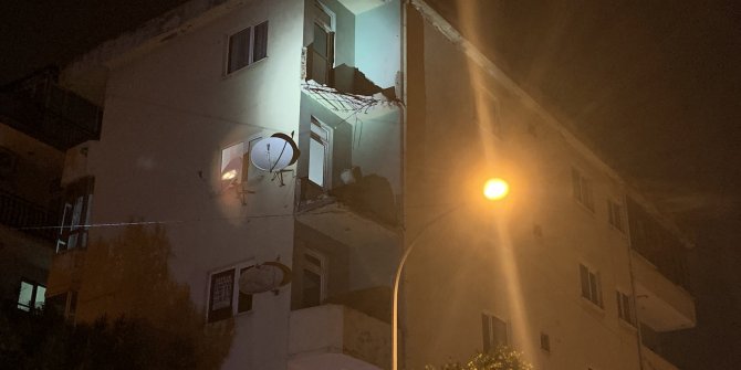 4 katlı binanın balkonları büyük bir gürültüyle çöktü