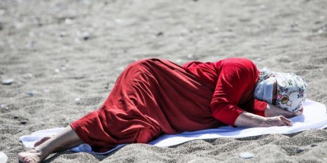 Antalya'da vatandaş virüs dinlemedi sahillere akın etti