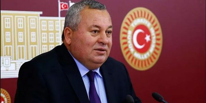 Cemal Enginyurt’tan Saray’da Cuma namazına tepki: “Bir tek size mi farz?”