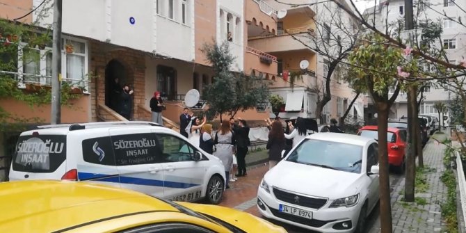 Virüs dinlemediler, sokak ortasında halay çektiler!