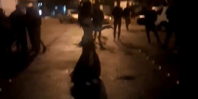Antalya'da korona virüse aldırış etmediler: Dansözlü drift partisine polis baskını