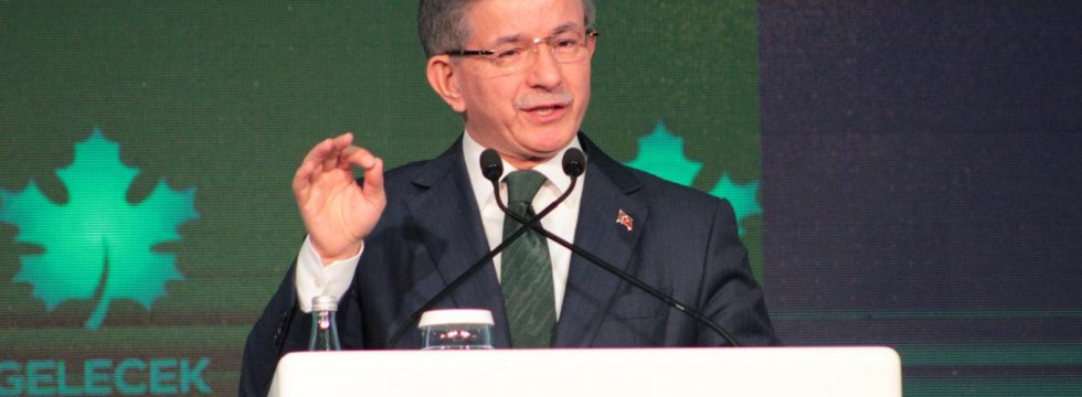 Gelecek Partisi Genel Başkanı Davutoğlu, Türkeş'i andı