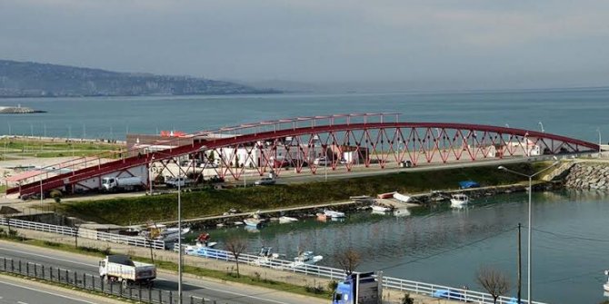 Trabzonlular bu köprüyü tartışıyor