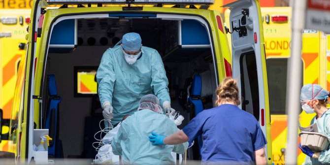 İngiltere'de korona virüs kaynaklı ölümler devam ediyor
